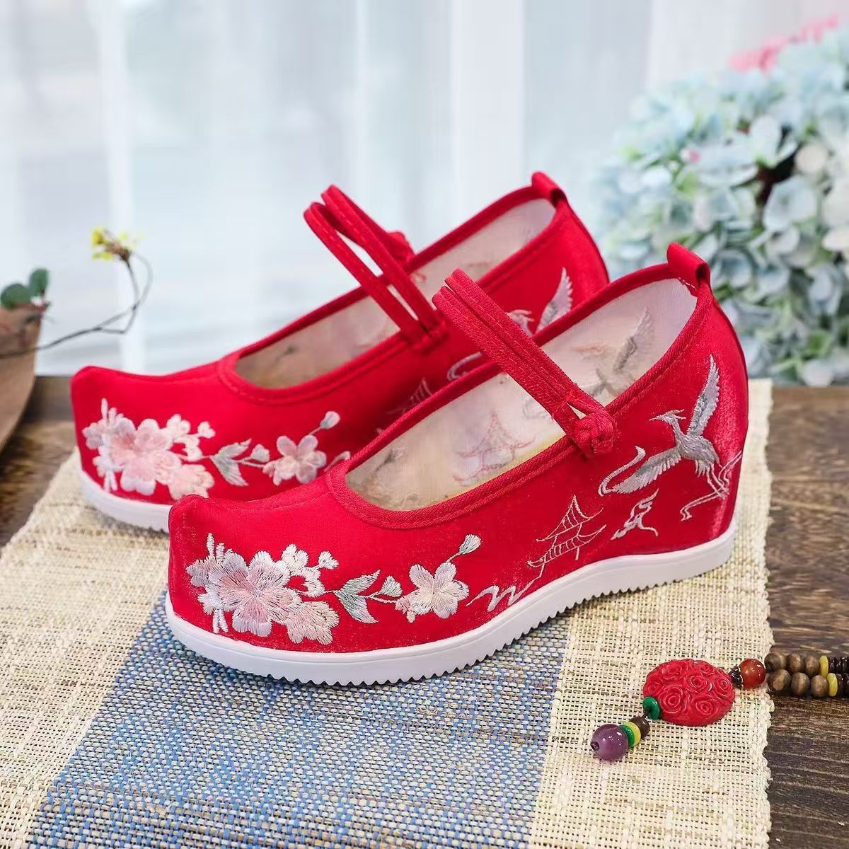 Embroidery Red - Erhöhte interne bestickte Schuhe für Damen,