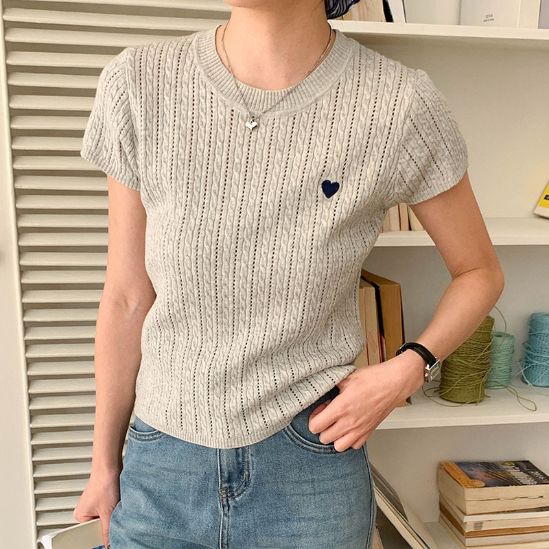 Damen-T-Shirt mit Rundhalsauss – Embroidery Design Love Bewertung und Preis