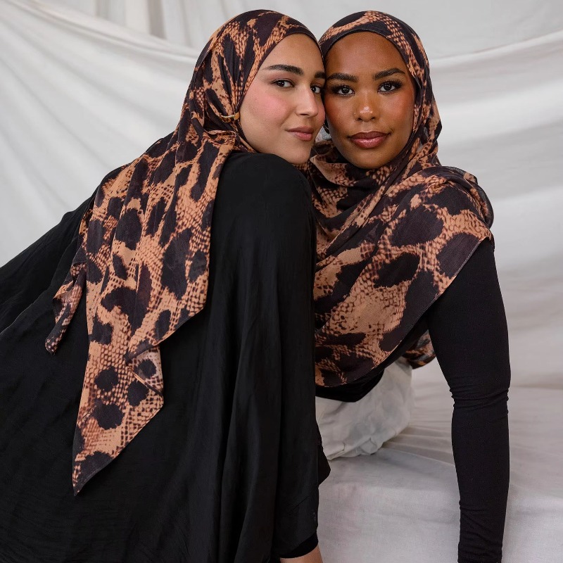 Neuer Doppelseitig Bedruckter  – Embroidery Hijab Bewertung und Preis