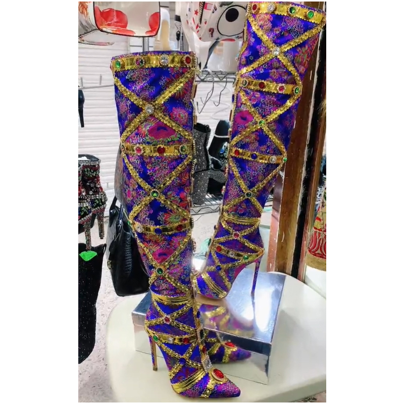 Mehrfarbige Edelstein-Stiefel  – Embroidery Stitches Bewertung und Preis
